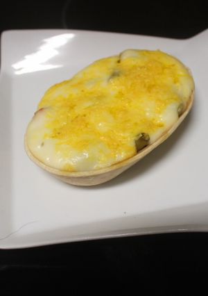 Una foto de Barquitas de menestra con bechamel