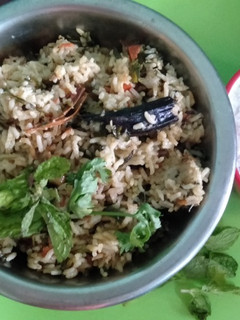 வெந்தயக் கீரை பிரியாணி (venthaya keerai biryani recipe in Tamil) செய்முறை முக்கிய புகைப்படம்