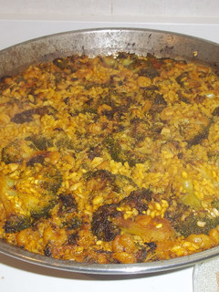 Una foto de Paella de brócoli y gamba pelada