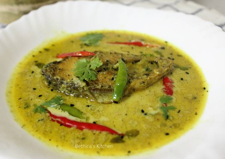 Recipe of Quick Doodh Ilish (Bengali style Fish in Milk Gravy)