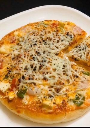 A picture of Mayonnaise Paneer Cheese Pizza.