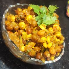 A picture of Street style chana chaat.