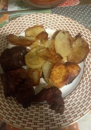 Una foto de Carne al horno con papas