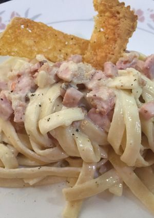 Una foto de Fettuccine a la Crema con Jamón