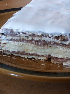 Una foto de Torta de galletas, o milhojas falsa