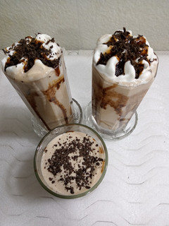 चॉकलेट लस्सी विथ आइस क्रीम (Chocolate lassi with icecream recipe रेसिपी मुख्य फोटो