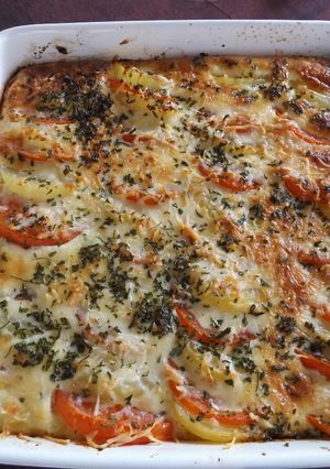 Foto principal de Gratinado de patatas y tomates con espinaca