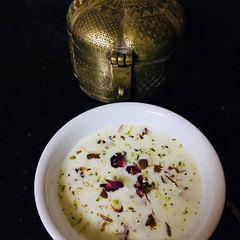 A picture of Dry fruits doodh poha.
