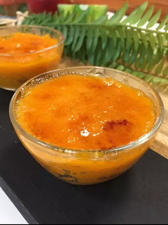 Una foto de Crema de zanahoria y naranja caramelizada