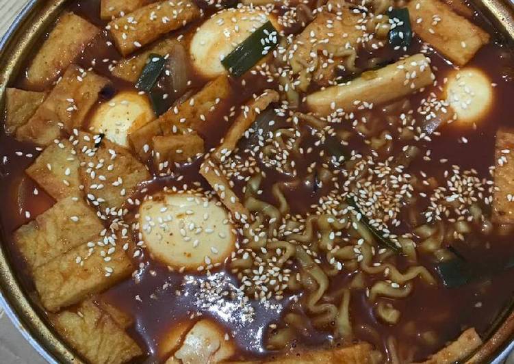 라볶이 (Rapokki a.k.a Ramyun Topokki) 😋