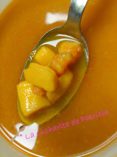 Una foto de Sopa de langostinos con chocos