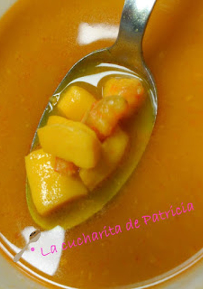 Una foto de Sopa de langostinos con chocos