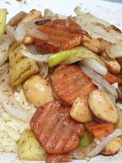 Una foto de Cebolla con verduras y canela para cous-cous