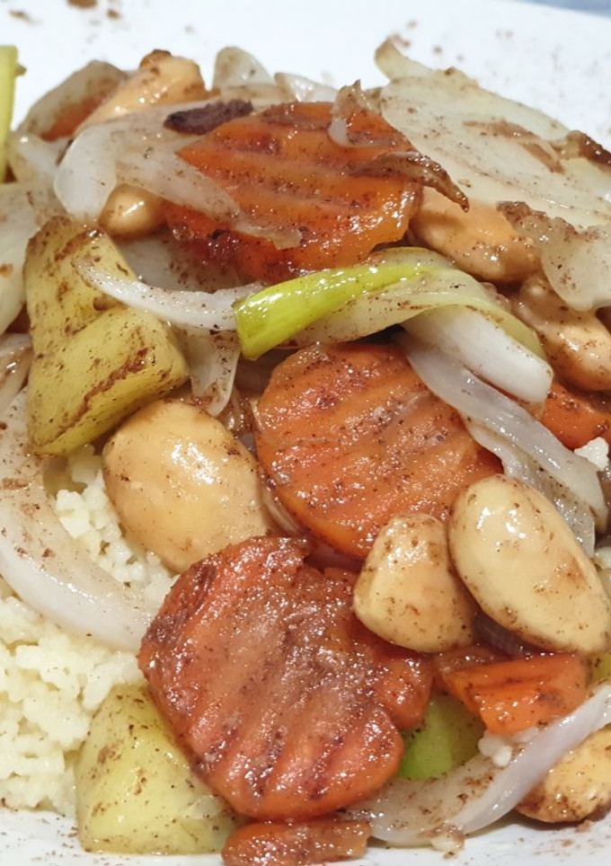 Una foto de Cebolla con verduras y canela para cous-cous