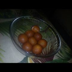 A picture of Gulabjaman.