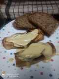 Puerros al horno con mayonesa de cebolla caramelizada