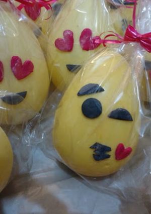 Una foto de Huevos de Pascua emojis😍😘