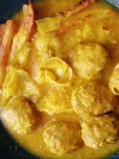 Una foto de Albóndigas al horno con alcachofas