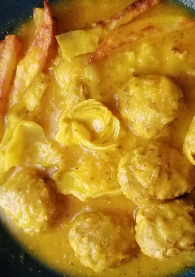 Una foto de Albóndigas al horno con alcachofas