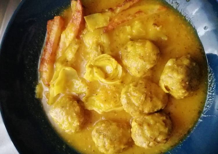 Albóndigas al horno con alcachofas
