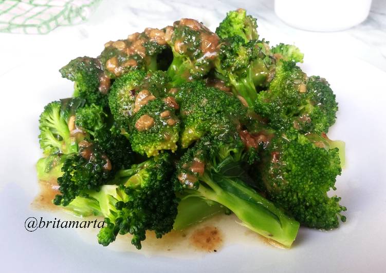 Bagaimana Membuat Brokoli Tumis Bawang Putih #BikinRamadhanBerkesan yang Bikin Ngiler