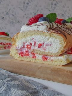Einfache- Erdbeer- Roulade Rezepthauptbild