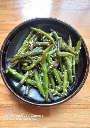 Una foto de Kimpira de chauchas. Receta típica japonesa. (Acompañamiento)
