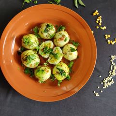 A picture of Stuffed rice balls.