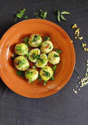 A picture of Stuffed rice balls.