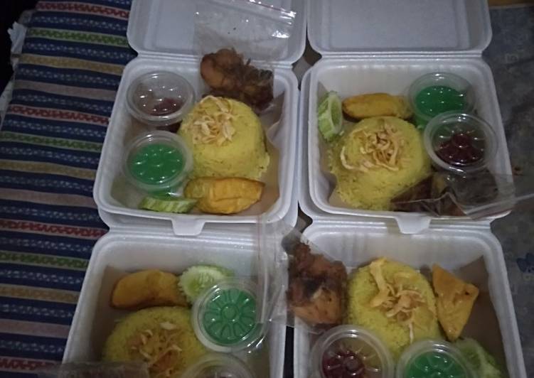 Nasi kuning gurih