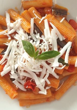 A picture of Pasta alla Norma.