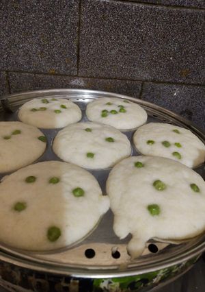 A picture of Idali with matar fusion.