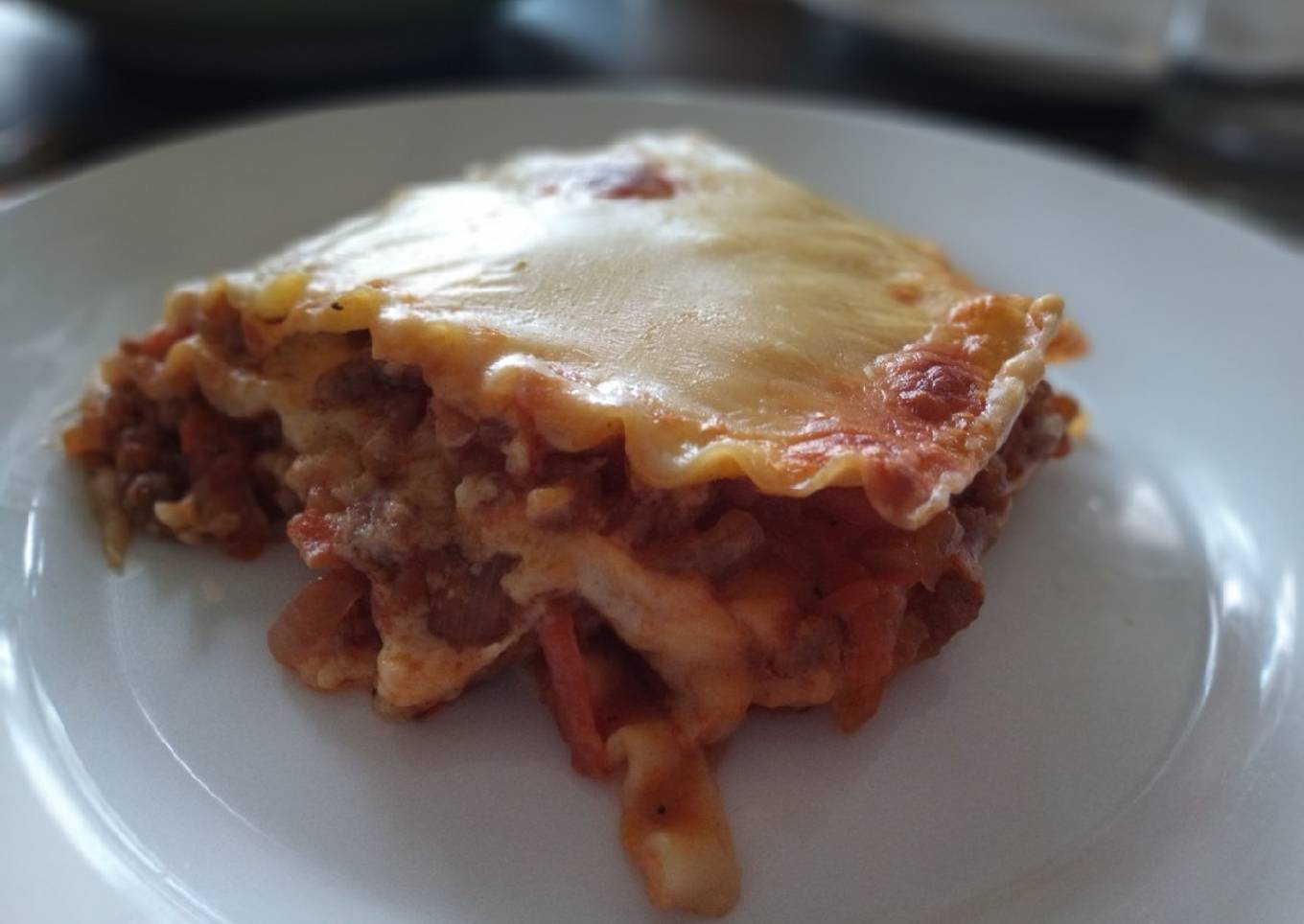 Lasaña de carne y salsa boloñesa