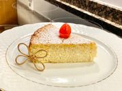 Una foto de tarta de queso requesón al horno