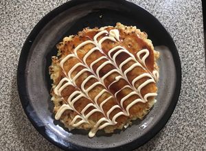 Una foto de Okonomiyaki ~Panqueque Salado Estilo Japonés~