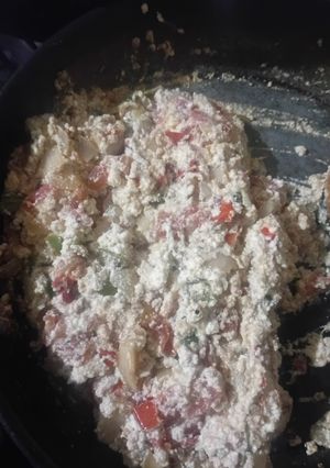 Una foto de Guiso de requesón a la Mexicana 🇲🇽😋