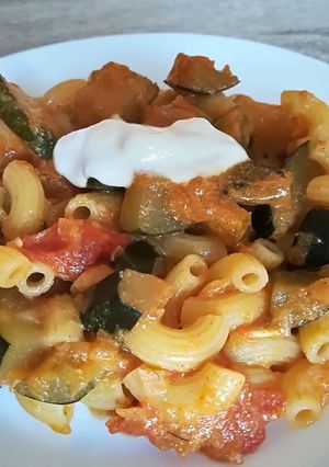 Tejfölös-fűszeres cukkini pörkölt recept fotója