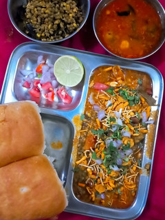 मिसल पाव रेसिपी मुख्य फोटो
