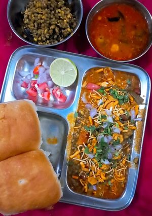 A picture of Misal Pav.