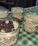 Postre de crema pastelera y galletitas