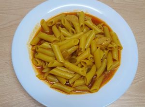 Foto principal de Macarrones guisados con pollo
