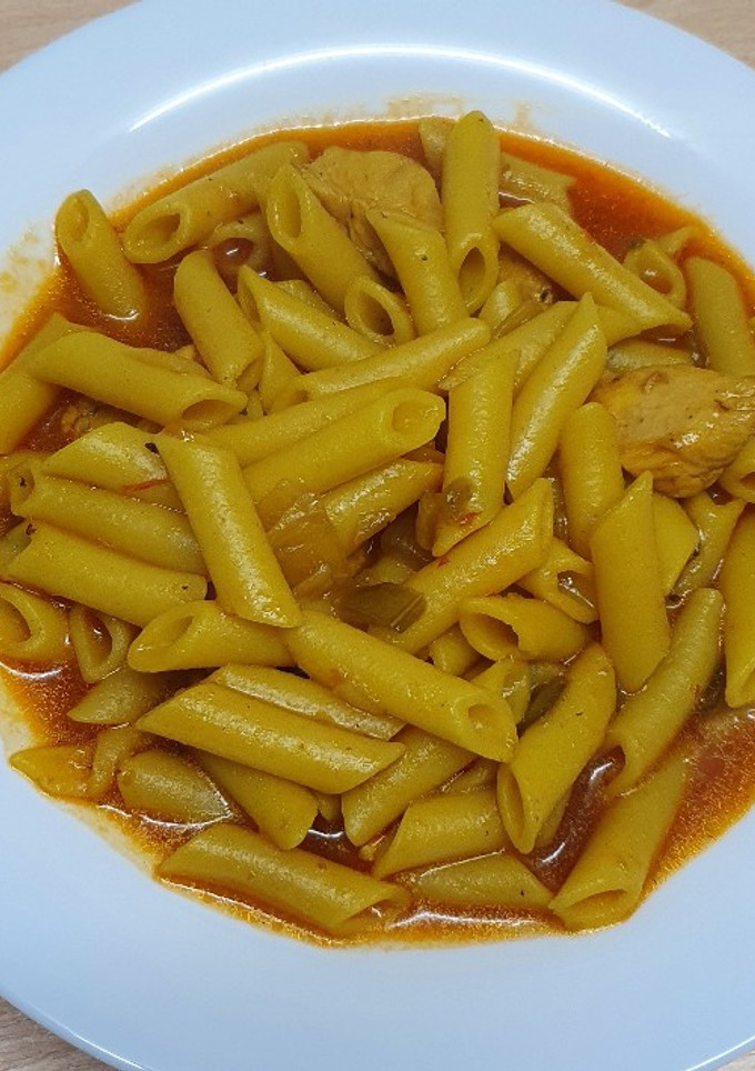Una foto de Macarrones guisados con pollo