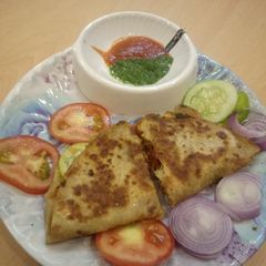 A picture of Roti sandwich.