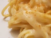 Una foto di tagliolini con bottarga