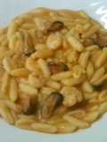 Cavatelli con fagioli, cozze e gamberetti