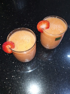 A picture of Apple strawberry Cooler.