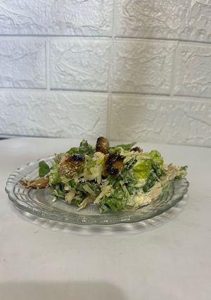 Una foto de Ensalada Caesar versión healthy 🥗