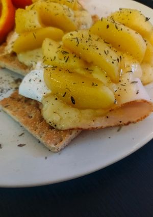 Φωτογραφία της συνταγής Brunch με λιωμένο brie & καραμελωμένα μήλα 🧀🍎