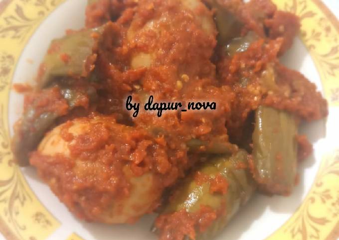 Bagaimana cara bikin Terong &amp; telor balado yang nagih banget