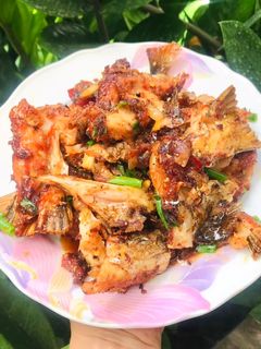 Hình của món Lườn cá chẽm sốt mắm ớt.